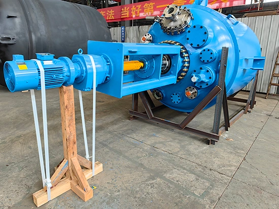 グラスライニング反応機、クローズタイプ