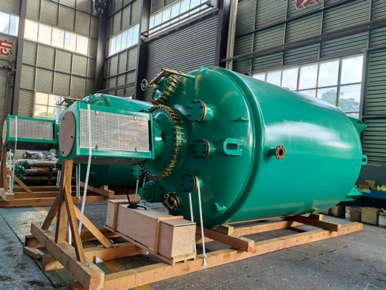 グラスライニング反応機、クローズタイプ