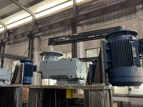 グラスライニング反応機用減速機