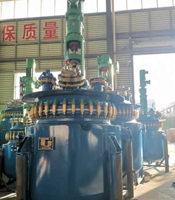 非標準ヘッドカバー付き反応機