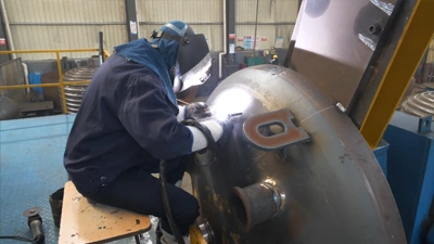 ノズルの手動溶接